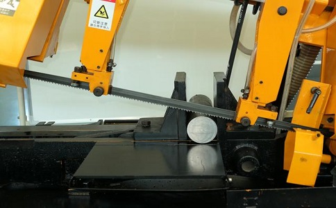 开阳数控带锯床自动送料精度会出现偏差吗？